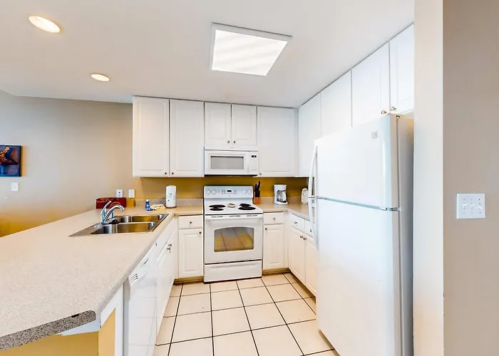 Gulf-front W Shaded Balcony Ac Wifi & Shared Pools Hot Tubs & Gym