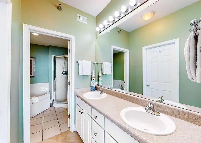 Gulf-front W Shaded Balcony Ac Wifi & Shared Pools Hot Tubs & Gym Holiday home