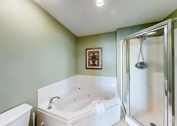 Gulf-front W Shaded Balcony Ac Wifi & Shared Pools Hot Tubs & Gym Gulf Shores