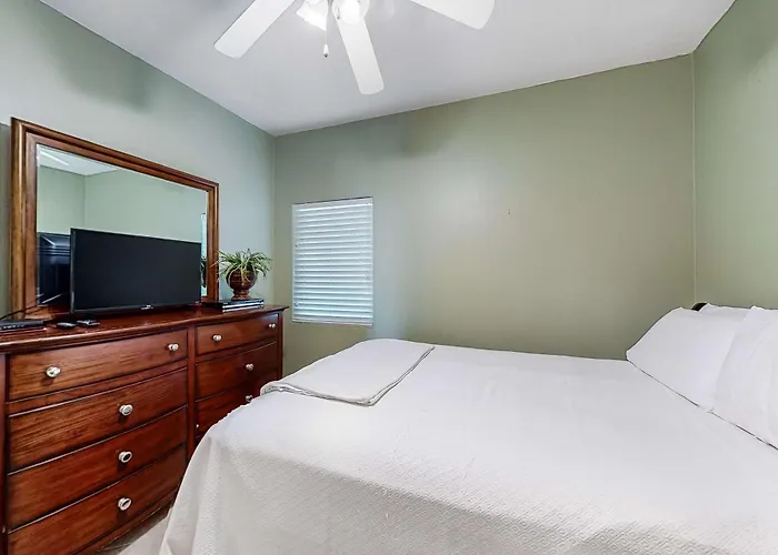 Gulf-front W Shaded Balcony Ac Wifi & Shared Pools Hot Tubs & Gym