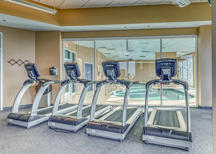 Gulf-front W Shaded Balcony Ac Wifi & Shared Pools Hot Tubs & Gym