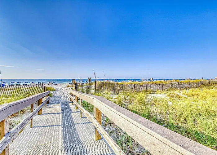 Gulf-front W Shaded Balcony Ac Wifi & Shared Pools Hot Tubs & Gym *